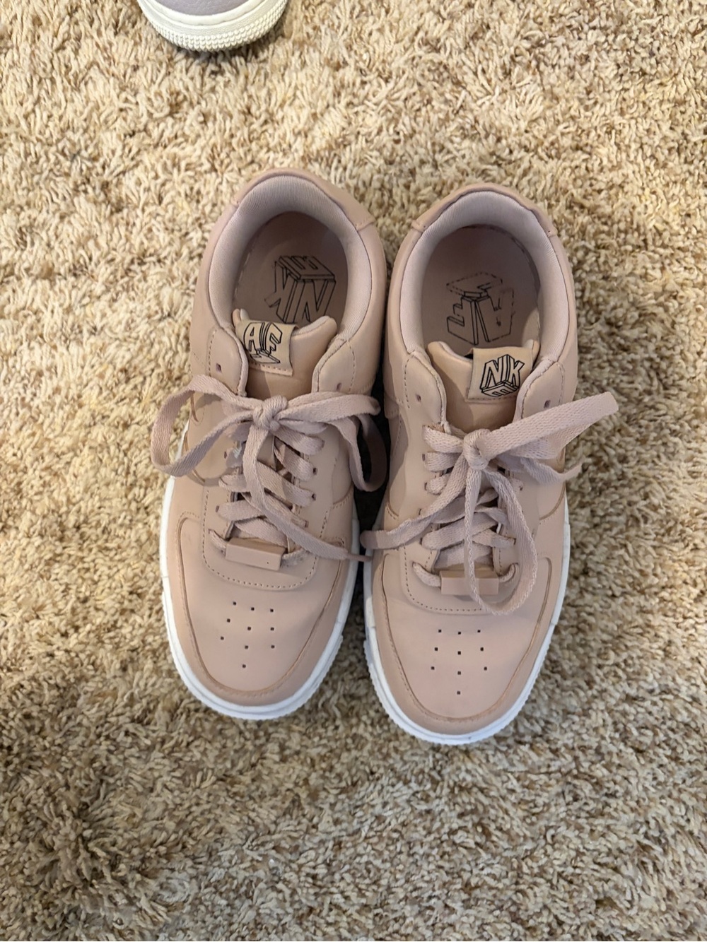Nike Kids Low-Top Sneakers in Light Blush Pink